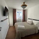 شقة Weiss