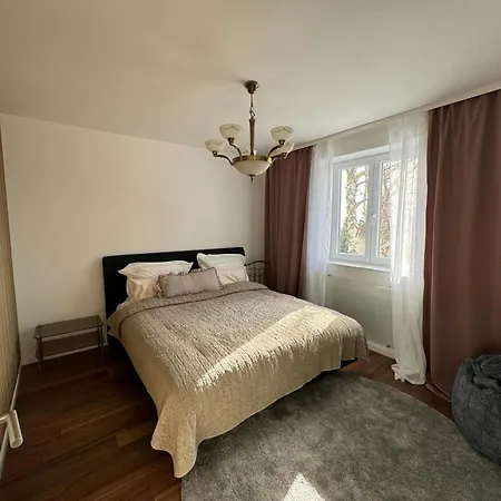 Weiß Apartment *