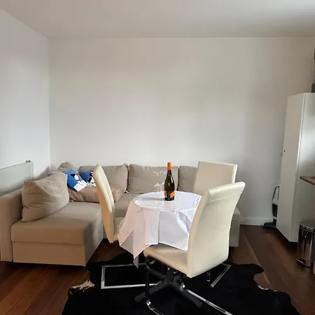 Weiß Apartment *